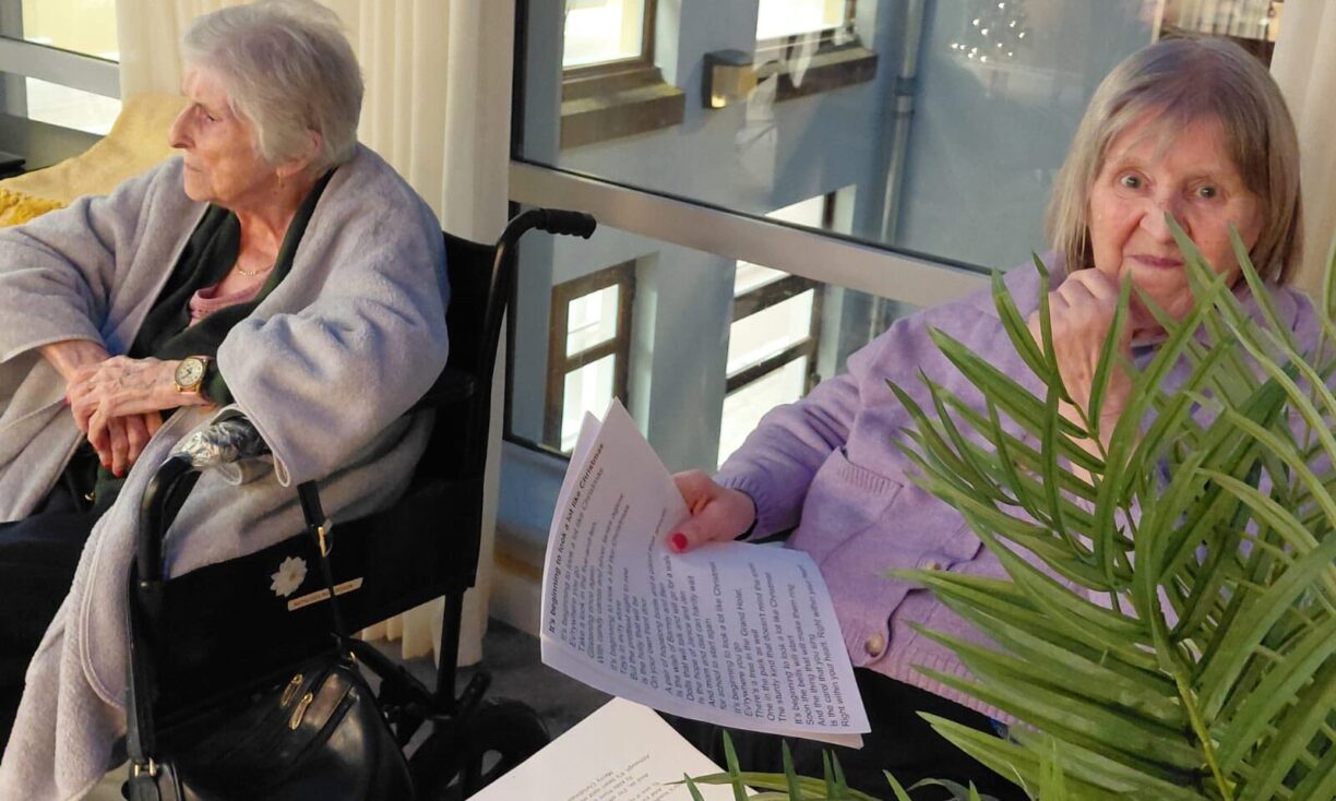 Bagpipe performance spreading Christmas cheer in a care home